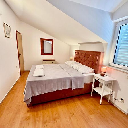 Apartments Dani Makarska Esterno foto